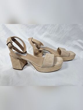 Steve Madden Tan Suede Platform Heels Ankle Strap Block Heel Sandals Size 9